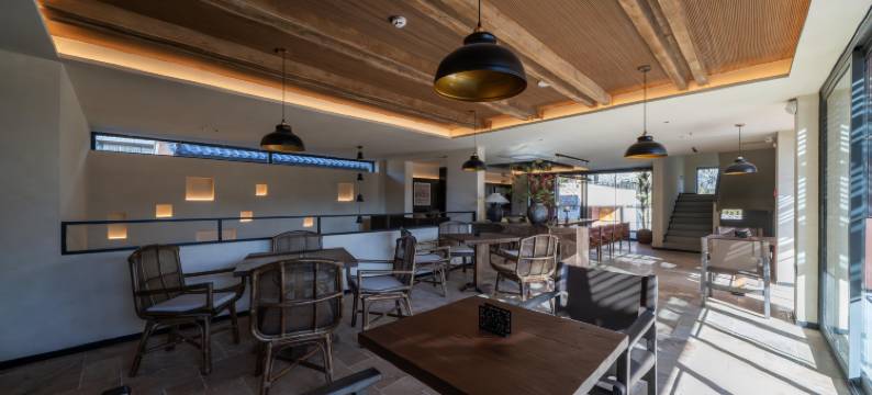 见·石间雪山度假野宿图片