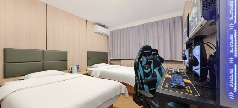 JING·平顶松电竞民宿(万达广场店)图片