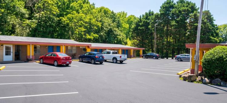 狮子旅馆，奥尔伯马尔，靠近美国52号公路的O酒店(Lion Inn Albemarle by Hotel O Near US 52)图片