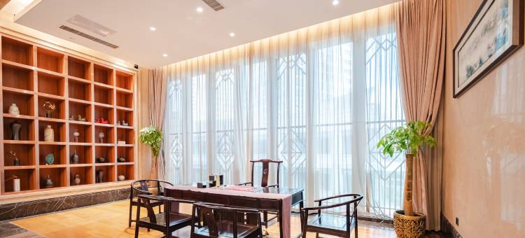 武汉艳阳天旺角华美达酒店图片