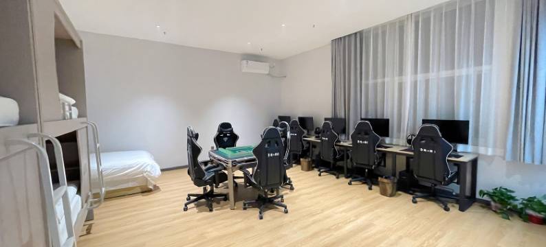 嘿π电竞酒店(洛阳宝龙城市广场龙门高铁站店)图片