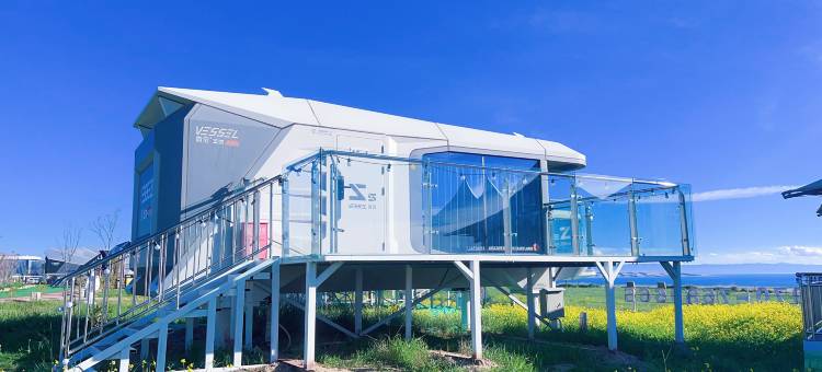 青海湖同宝山登山观湖特色野奢露营民宿图片