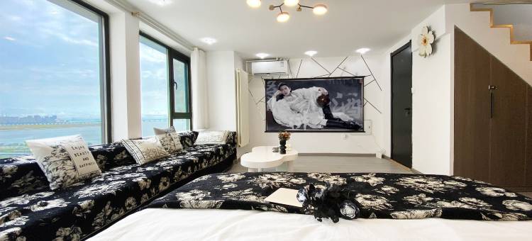 云望海景LOFT公寓(青岛火车北站店)图片