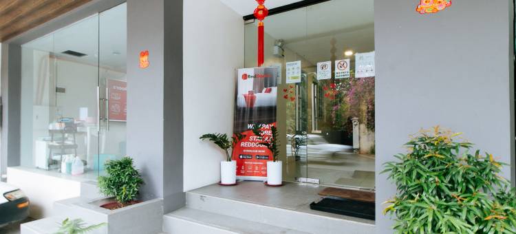 奎松市弗恩伍德花园附近的雷德多兹酒店(RedDoorz near Fernwoods Garden Quezon City)图片