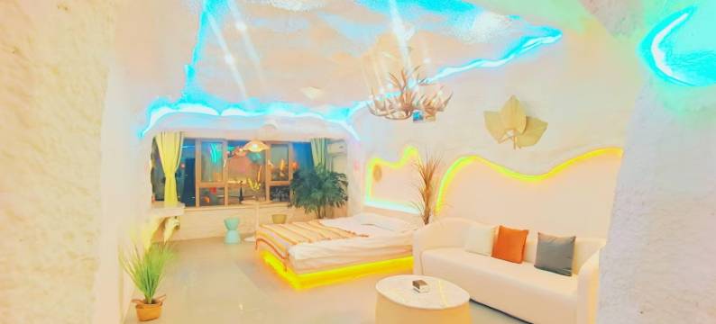 花田里 · 网红洞穴主题观影民宿(延吉延边大学西市场店)图片