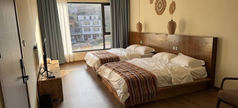 东巴部落民宿(昭通大山包景区店)图片