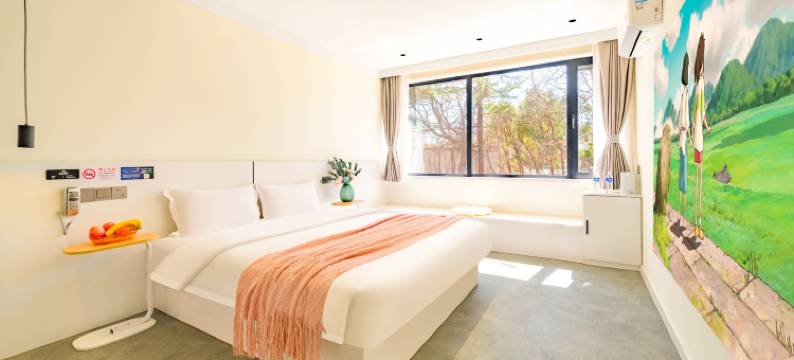 阿兰那美·Modern Tropical夏日定格美宿(碧螺塔酒吧公园店)图片