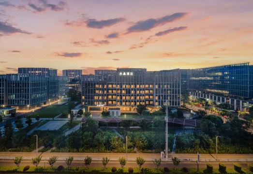 上海虹桥机场国展中心桔子水晶酒店外景图