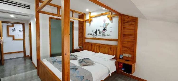 时雨丰情酒店(张家界国家森林公园标志门店)图片