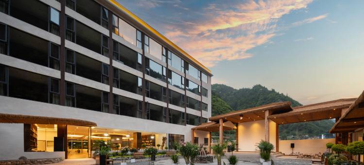 毕棚•四季山水温泉酒店(毕棚沟景区店)图片