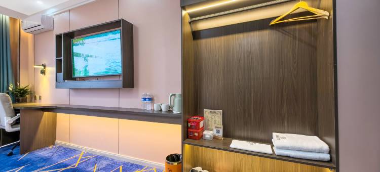 森曼观影酒店(汇融新天地店)图片