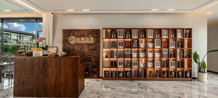 丽江玉雪逸境雪山观景度假酒店丨日照金山全景度假(白沙古镇店)图片