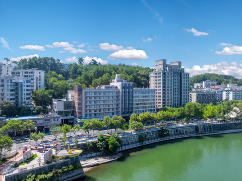 千岛湖中心湖区亚朵酒店