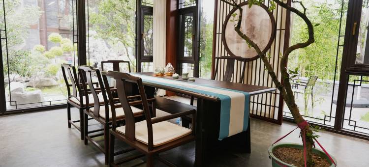 清明上河园西园叁號民宿(万岁山武侠城店)图片