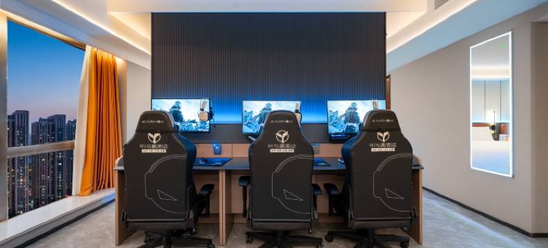 叶与晨电竞电影酒店(新百广场万象城店)图片