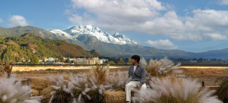 山眷云︱日照金山·臻选雪山全幅画景度假行馆(束河古镇店)图片