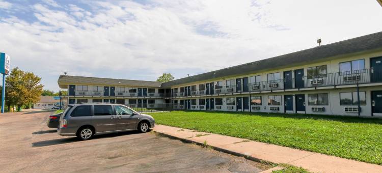 Home 6 堪萨斯托皮卡I-70州际公路酒店 by Townhouse(Home 6 by Townhouse Topeka KS I 70)图片
