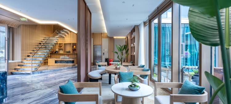 一宅新中式合院·智能客控丨设计师美学轻奢酒店(雅安高铁站店)图片