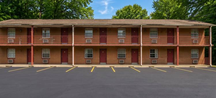 家乡客栈 洛基芒特弗吉尼亚(Hometown Inn Rocky Mount VA)图片