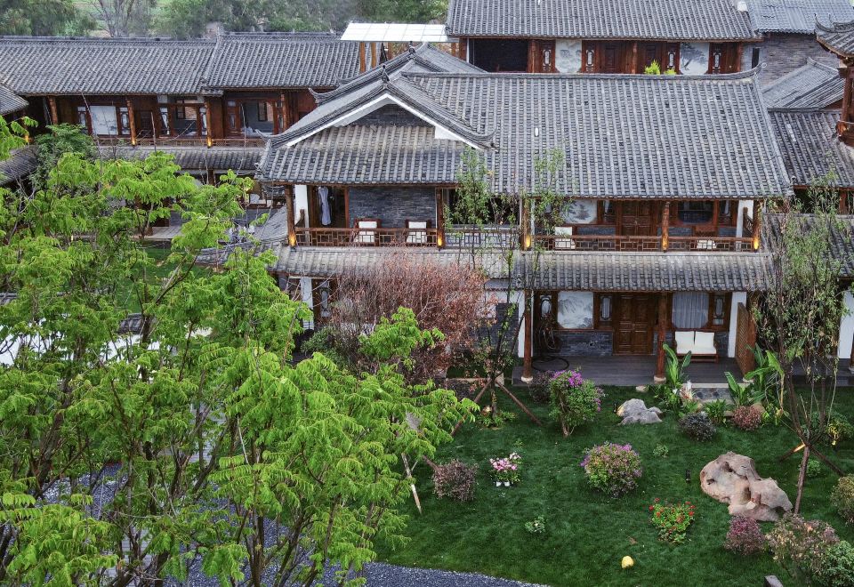 Yun Shang Yi Ju Spring ResortOver view