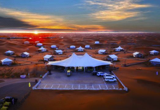 中衞腾格里星旅沙漠酒店外景图