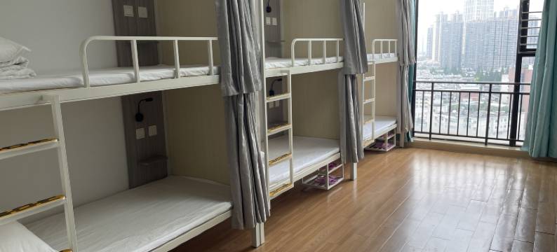 合肥胜头龙狮青年旅舍(淮河路步行街店)图片