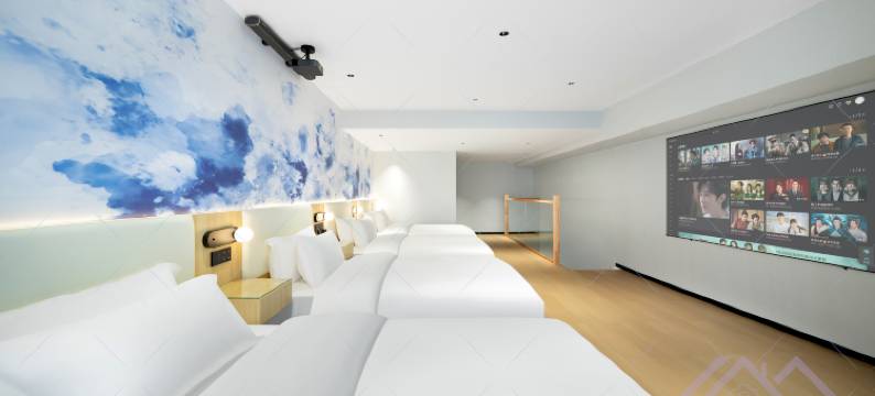 云电竞·复式影音智能酒店(贵阳观山湖国际会展中心店)图片