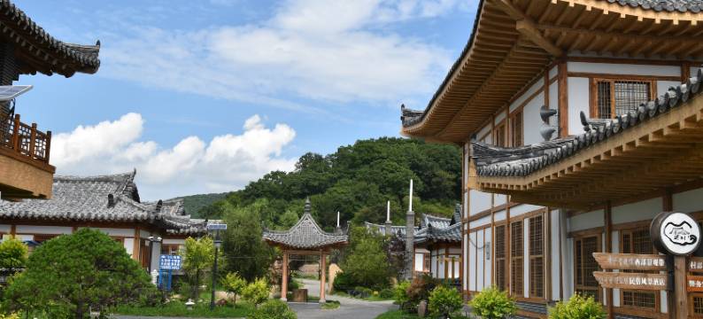 清枫·半舍酒店(延吉朝鲜族民俗园恐龙王国店)图片