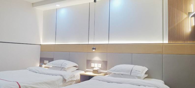 郑州二月二时尚酒店(二七万达店)图片