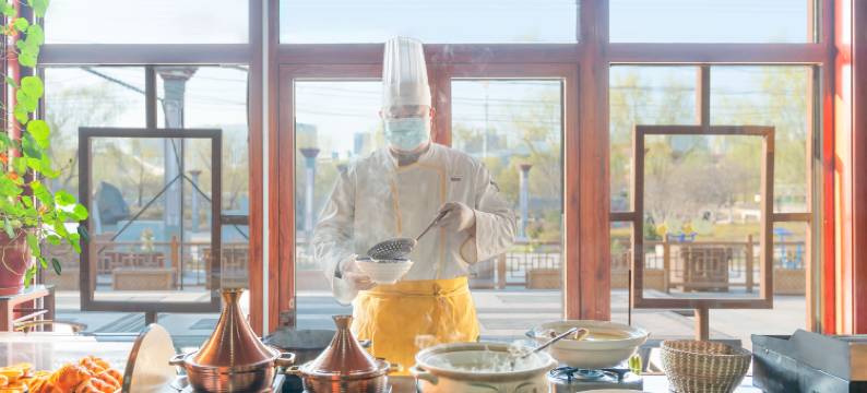 若寓度假酒店(泰安老街爱琴海购物公园店)图片