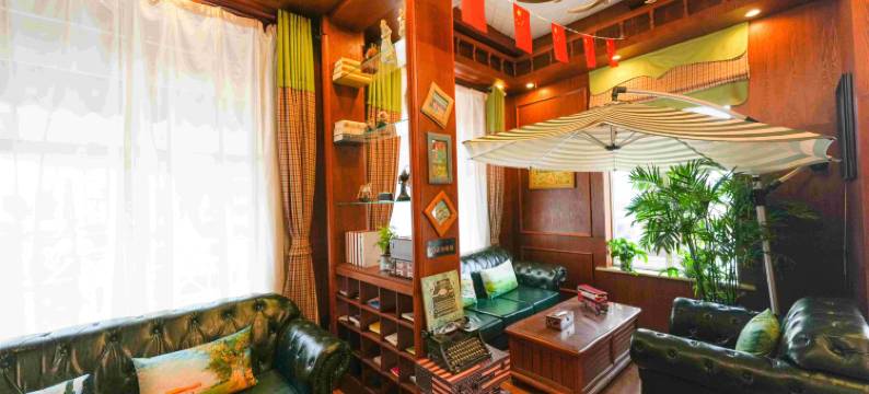 丽呈雅客小镇酒店(青年路中车轨道店)图片