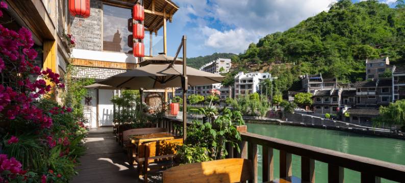 鸾喜隐山.永福荣畔江小院(镇远古城店)图片