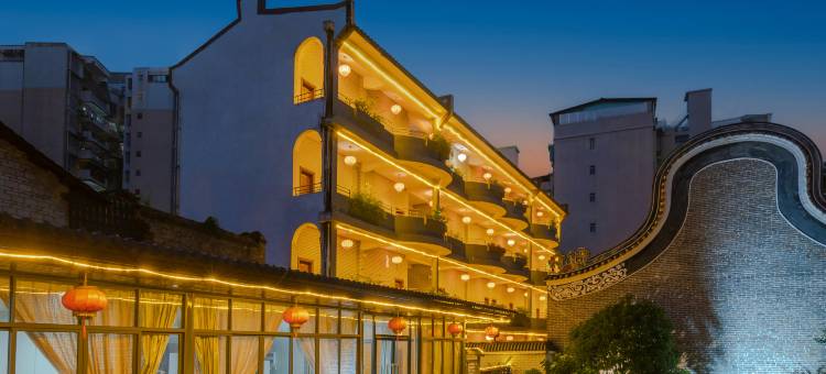 南雄广府人客栈(南雄大润发店)图片