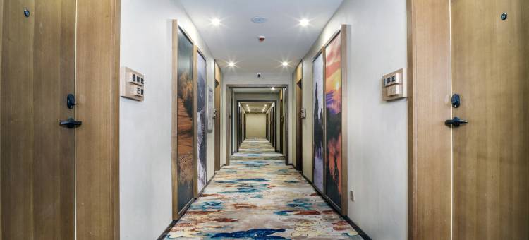 晖廷云居酒店(赤峰乌兰布统景区店)图片