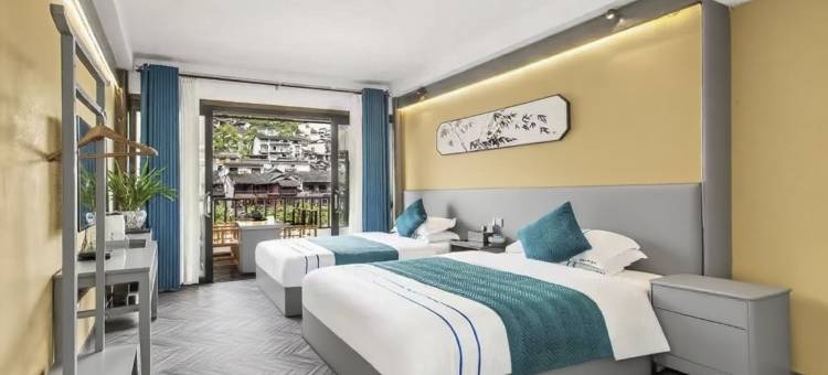 拾光·童年江景民宿(凤凰古城景区沱江店)图片