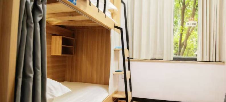 小蜜蜂青年旅社(涪城万达店)图片