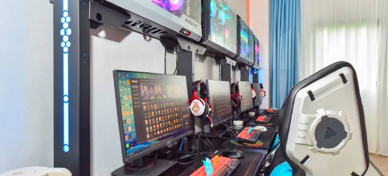 柏佳星翰电竞酒店(喷水池地铁站店)图片