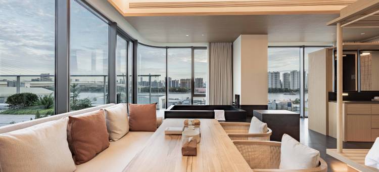 宁波老外滩文创港等风来酒店图片