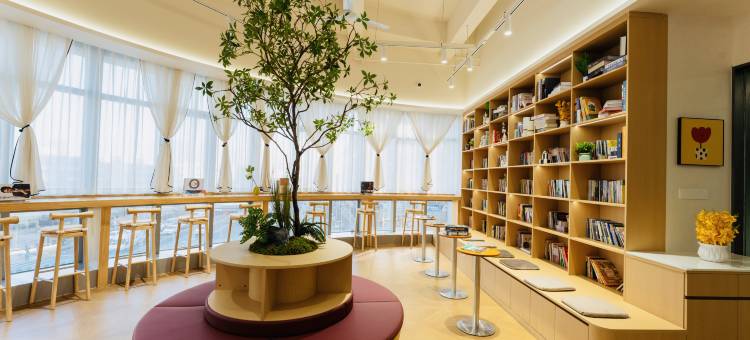武林驿青年酒店(杭州武林广场西湖文化广场地铁站店)图片