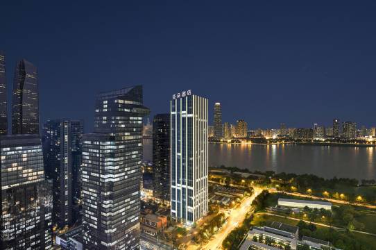 武汉武昌长江中心江景亚朵酒店