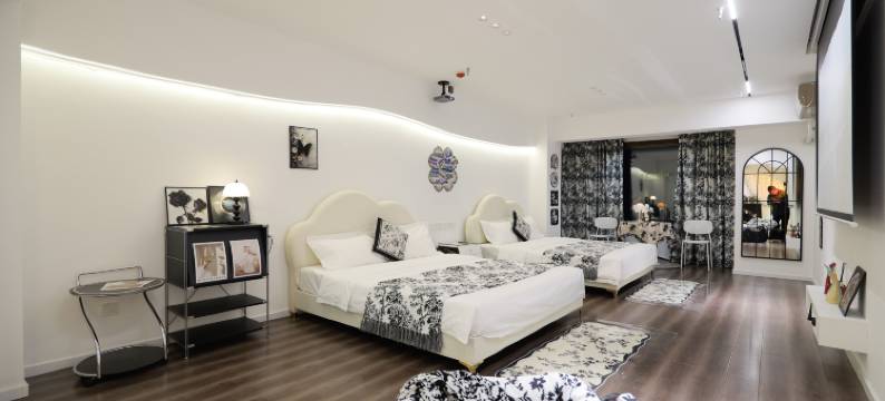 拾忆·轻奢网红观影民宿(延吉延边大学网红墙店)图片