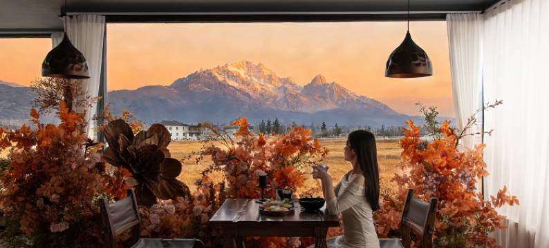 山眷云︱日照金山·臻选雪山全幅画景度假行馆(束河古镇店)图片