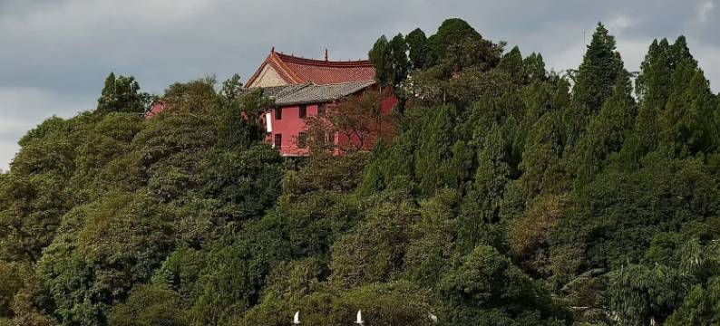 山野拾间·野奢天然温泉民宿(昆明阳宗海度假区店)图片