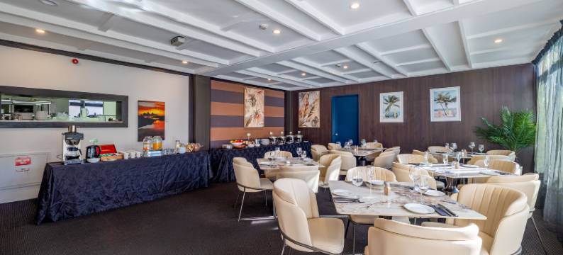 瑞卡顿酒店(Grand Riccarton Hotel)图片