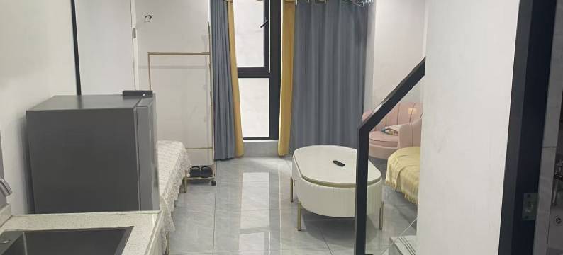 半夏·轻奢LOFT公寓(鱼尾洲地铁站力高雍湖国际店)图片