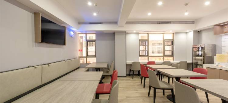 柏曼酒店(湛江鹰展广场赤坎民国风情街店)图片