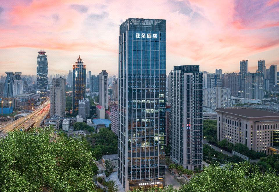 武汉理工大学街道口亚朵酒店外景图