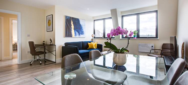 Hybrid Resi - Cheam, Sutton Near Wimbledon with Onsite Car Parking图片
