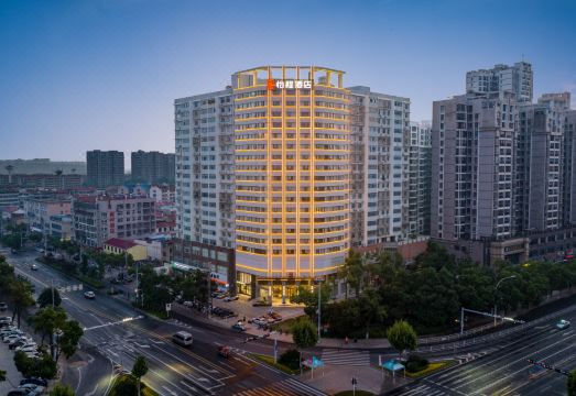 孝感东站银泰城怡程酒店外景图