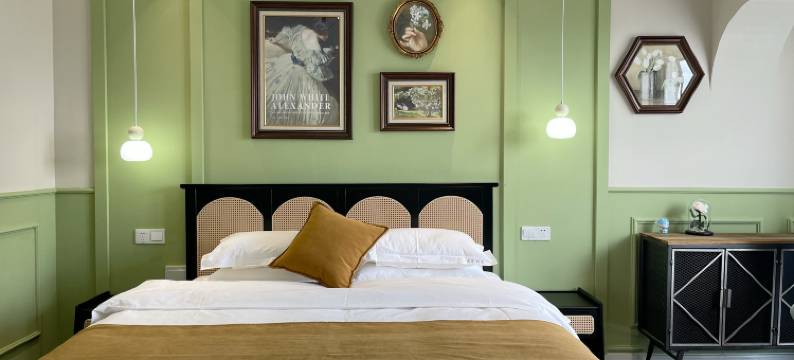 花里时光·观景影音美宿(昆明火车站西山万达广场店)图片